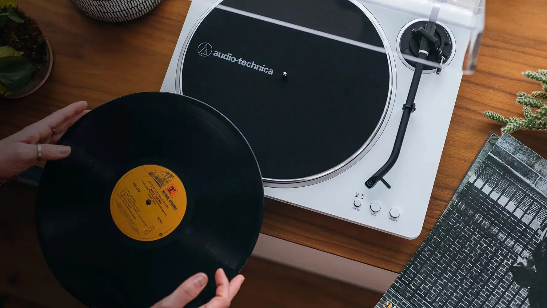 Audio-Technica AT-LP70XBT turntable