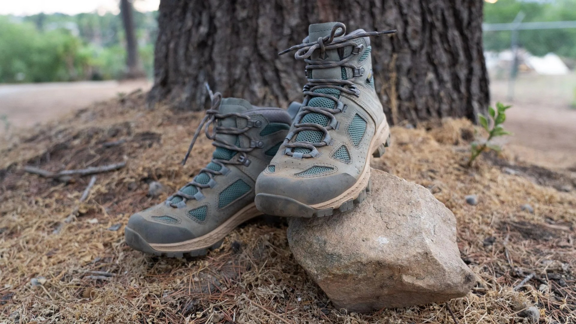 hiking boots vasque breeze