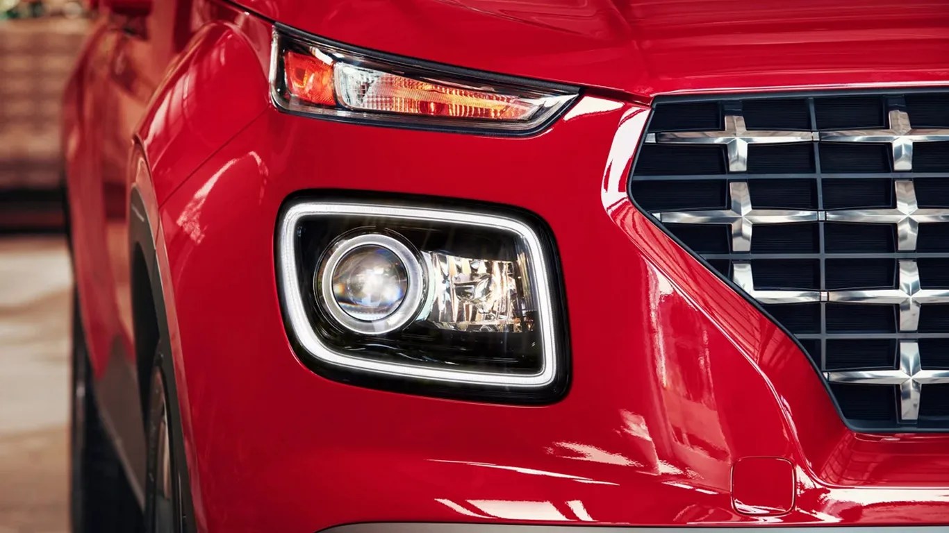 hyundai suv headlight closeup