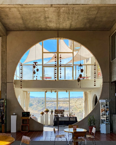 Image of circular window and balcony featured in American Icons